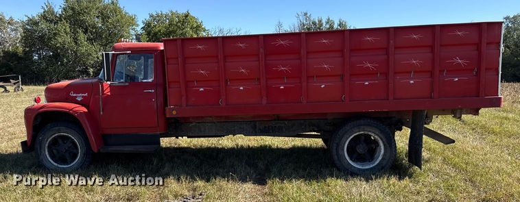 image for item DY8333 1966 International 1600 grain truck