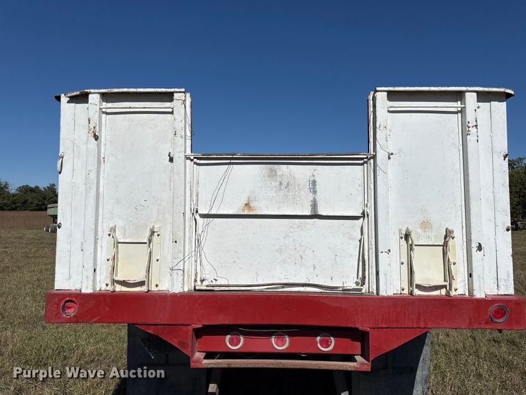image for item DY8333 1966 International 1600 grain truck