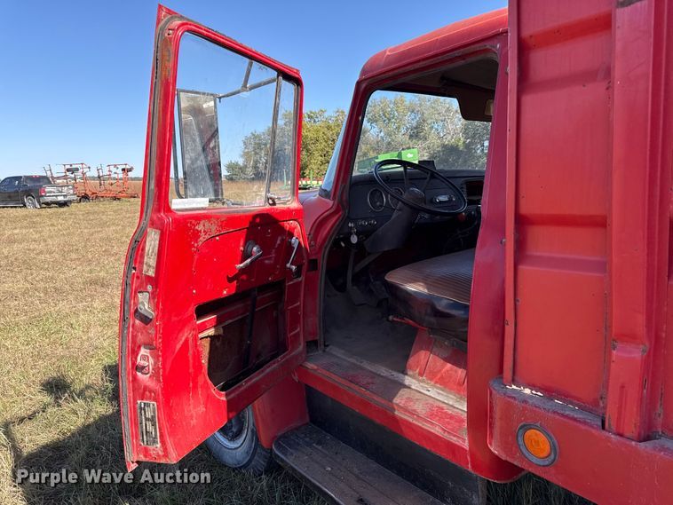 image for item DY8333 1966 International 1600 grain truck