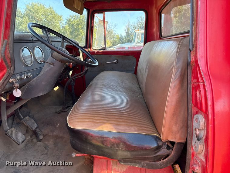 image for item DY8333 1966 International 1600 grain truck