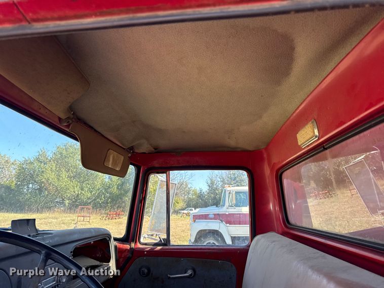 image for item DY8333 1966 International 1600 grain truck