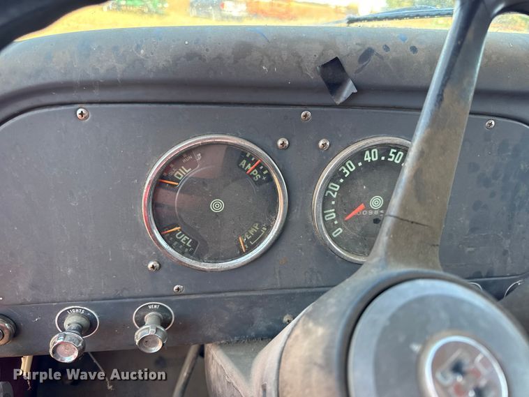 image for item DY8333 1966 International 1600 grain truck