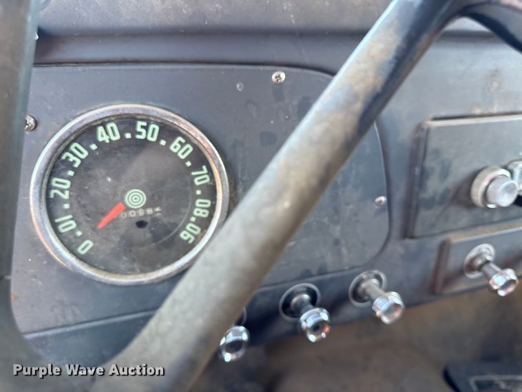 image for item DY8333 1966 International 1600 grain truck