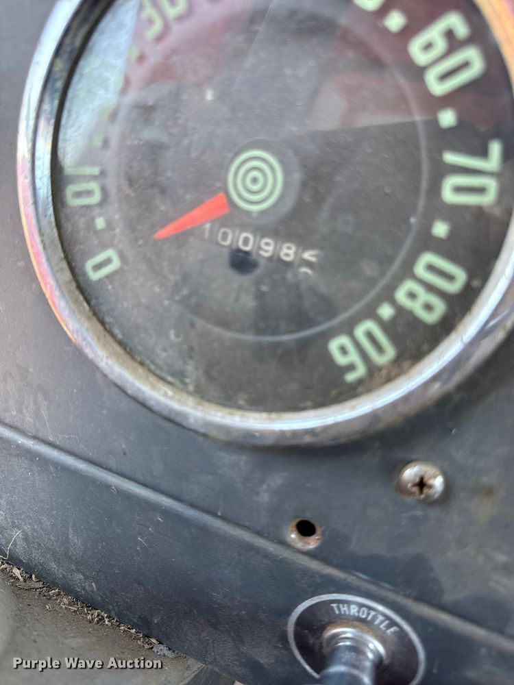 image for item DY8333 1966 International 1600 grain truck