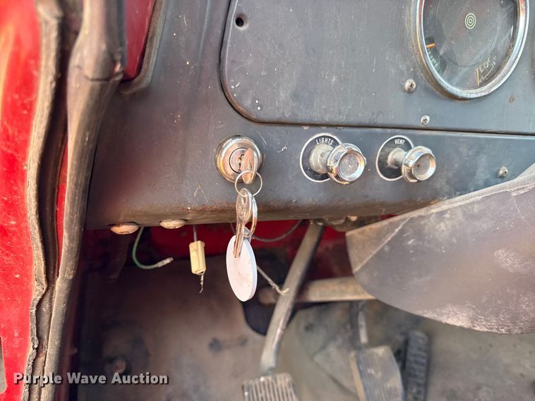 image for item DY8333 1966 International 1600 grain truck