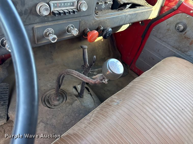 image for item DY8333 1966 International 1600 grain truck