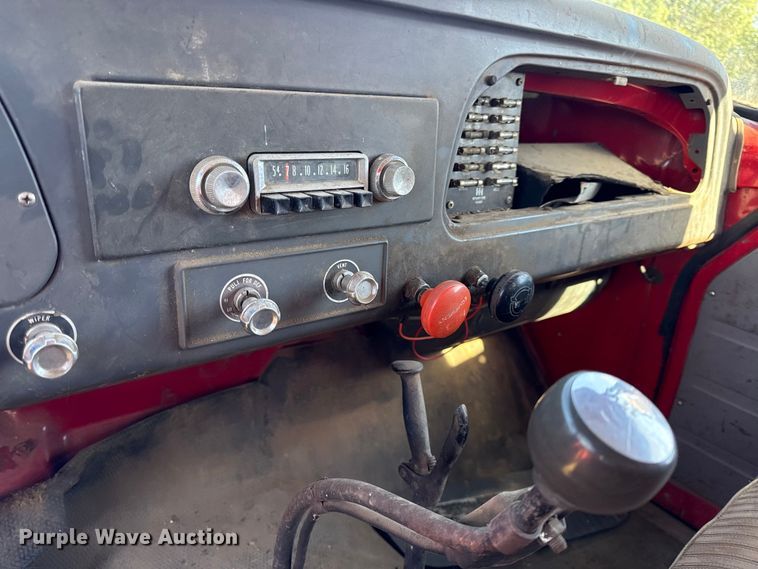 image for item DY8333 1966 International 1600 grain truck