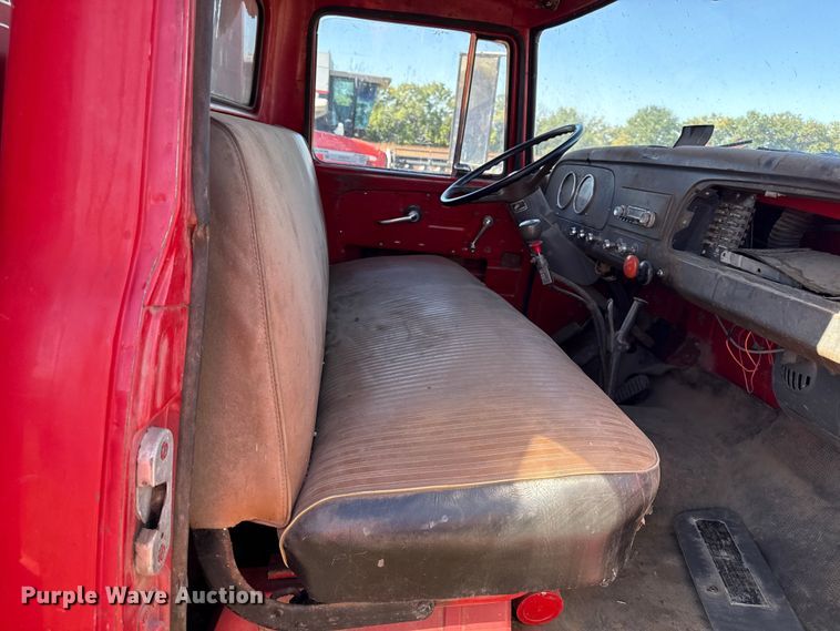 image for item DY8333 1966 International 1600 grain truck