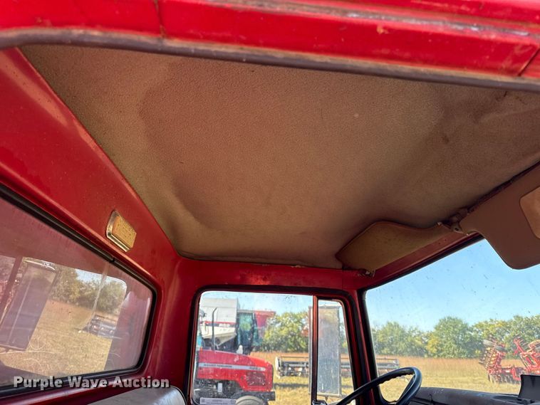 image for item DY8333 1966 International 1600 grain truck