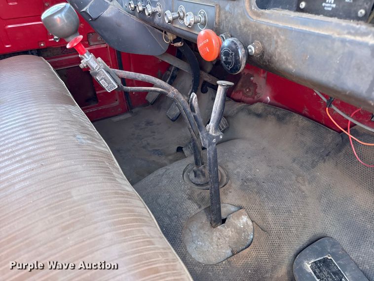 image for item DY8333 1966 International 1600 grain truck