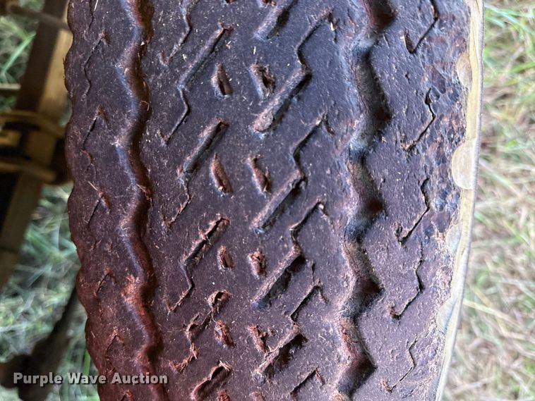 image for item DY8333 1966 International 1600 grain truck