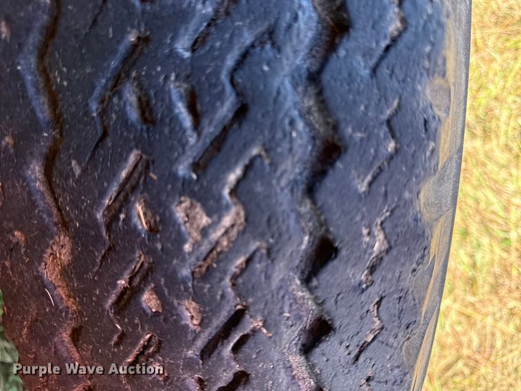 image for item DY8333 1966 International 1600 grain truck