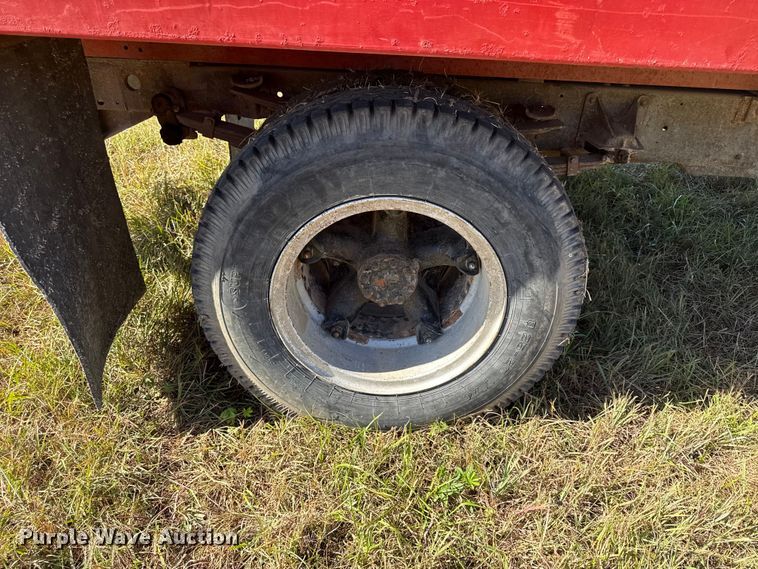 image for item DY8333 1966 International 1600 grain truck