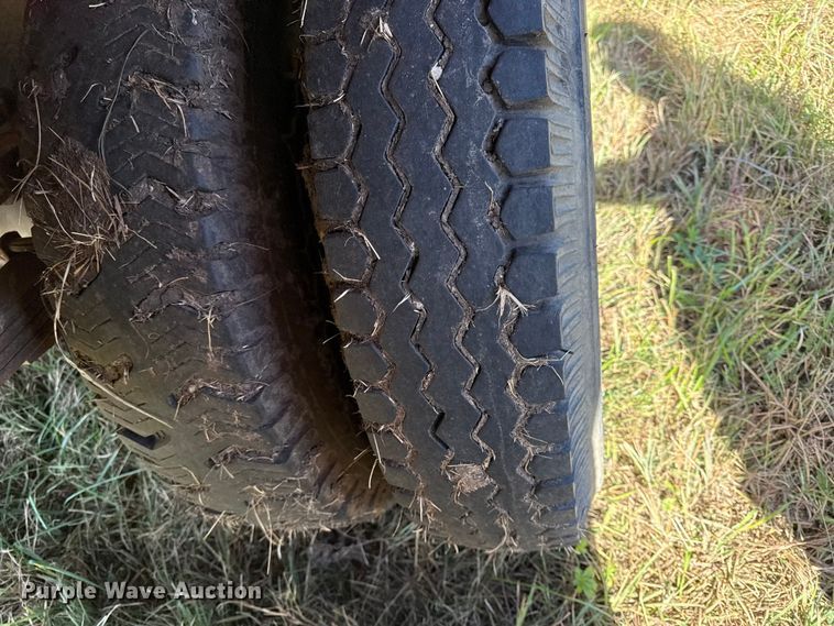 image for item DY8333 1966 International 1600 grain truck