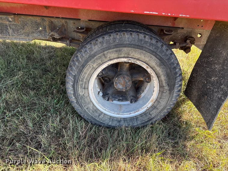 image for item DY8333 1966 International 1600 grain truck