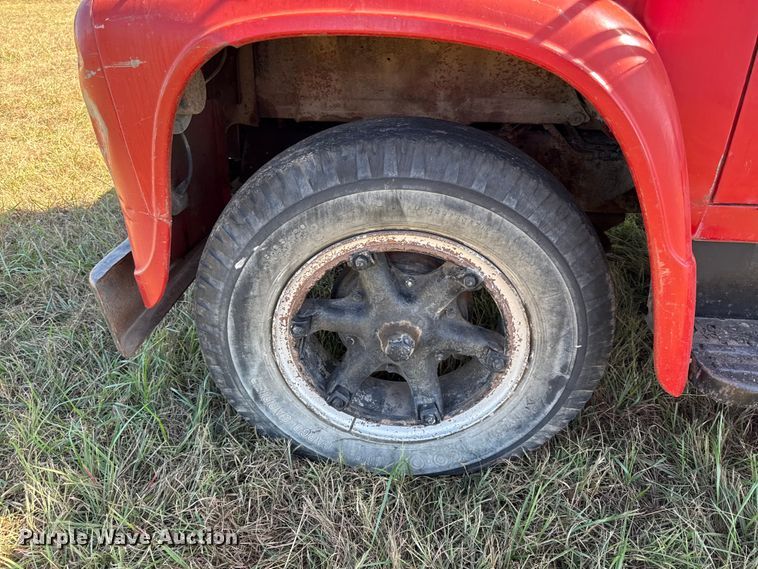 image for item DY8333 1966 International 1600 grain truck