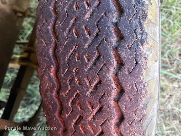 image for item DY8333 1966 International 1600 grain truck