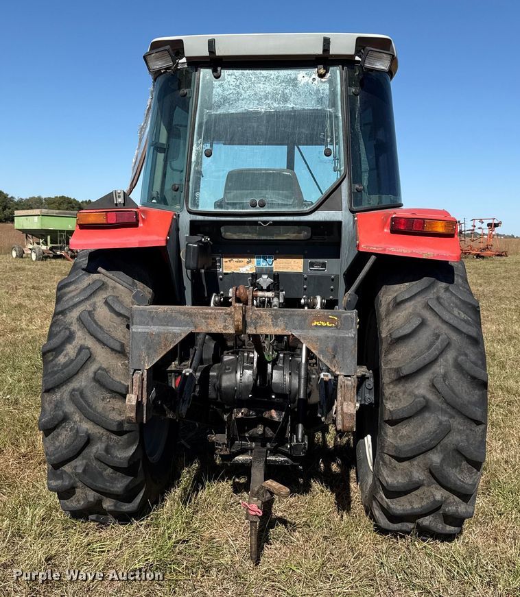 image for item DY8334 1997 Massey Ferguson 4263 tractor