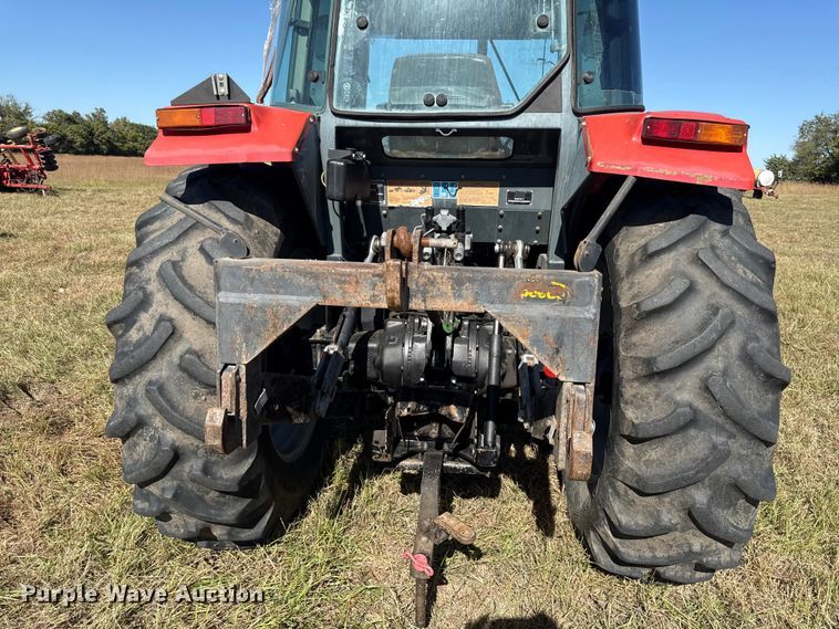 image for item DY8334 1997 Massey Ferguson 4263 tractor