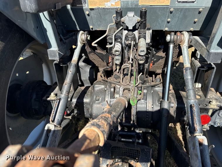 image for item DY8334 1997 Massey Ferguson 4263 tractor