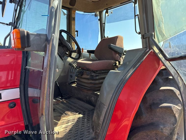 image for item DY8334 1997 Massey Ferguson 4263 tractor