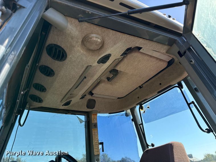 image for item DY8334 1997 Massey Ferguson 4263 tractor