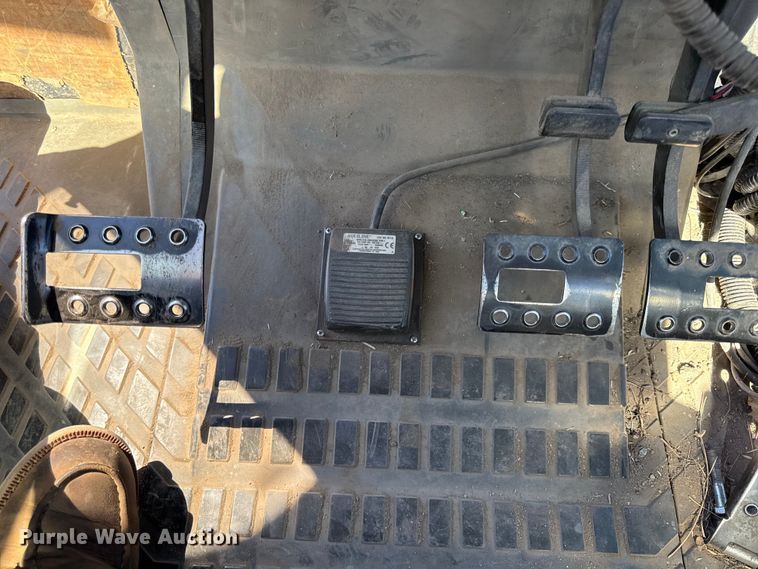 image for item DY8334 1997 Massey Ferguson 4263 tractor