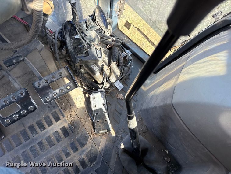 image for item DY8334 1997 Massey Ferguson 4263 tractor