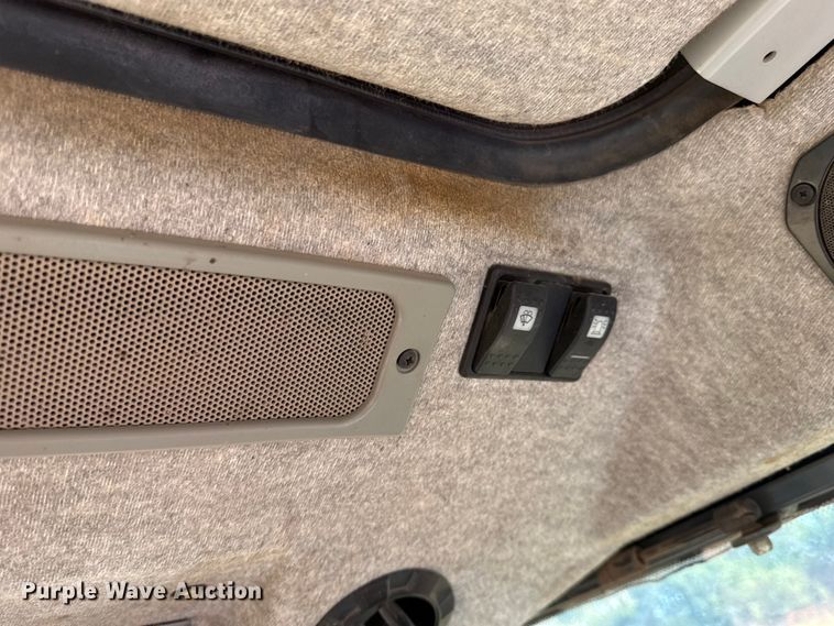 image for item DY8334 1997 Massey Ferguson 4263 tractor