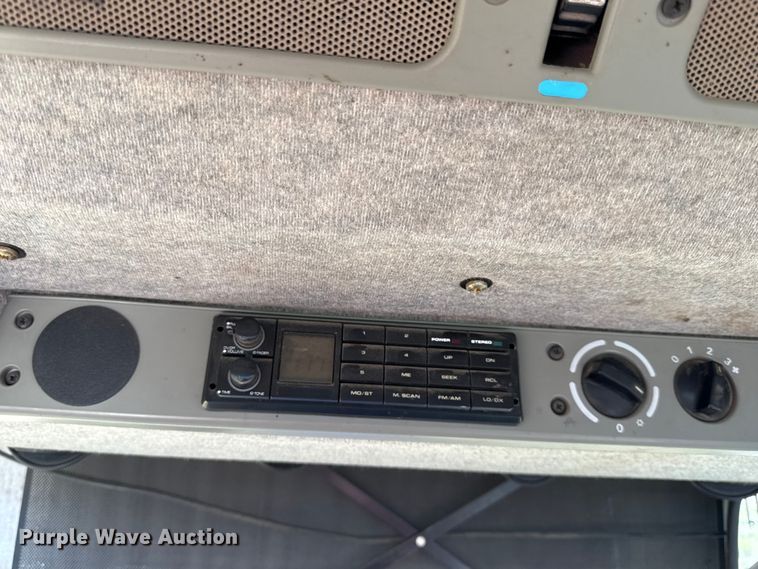 image for item DY8334 1997 Massey Ferguson 4263 tractor