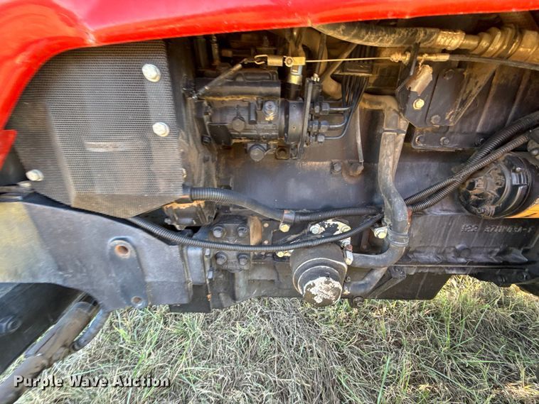 image for item DY8334 1997 Massey Ferguson 4263 tractor