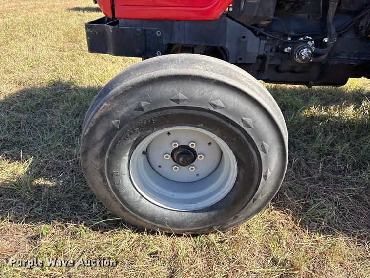 image for item DY8334 1997 Massey Ferguson 4263 tractor