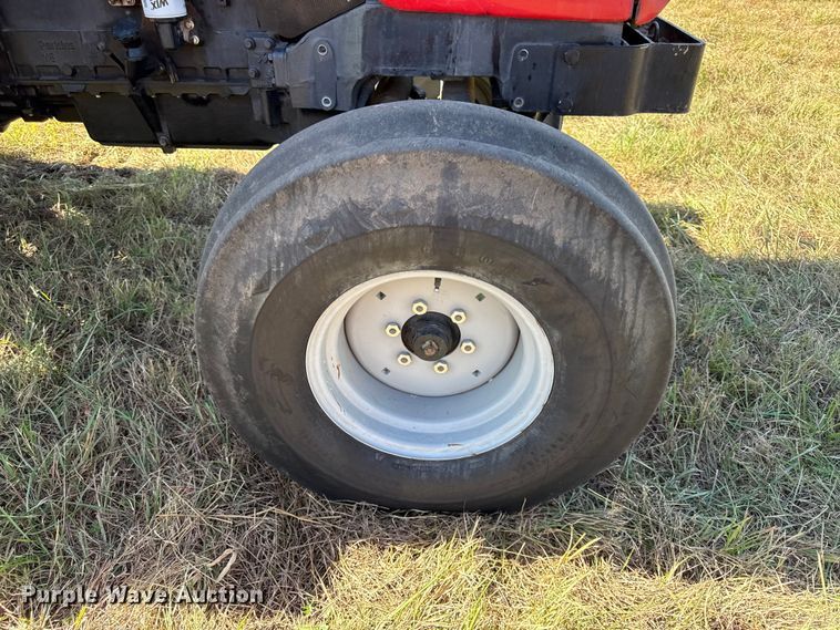 image for item DY8334 1997 Massey Ferguson 4263 tractor