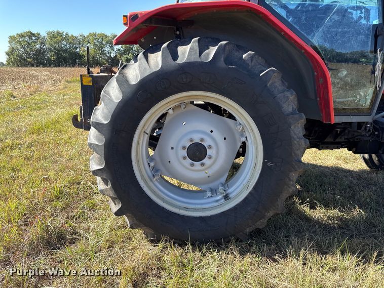 image for item DY8334 1997 Massey Ferguson 4263 tractor