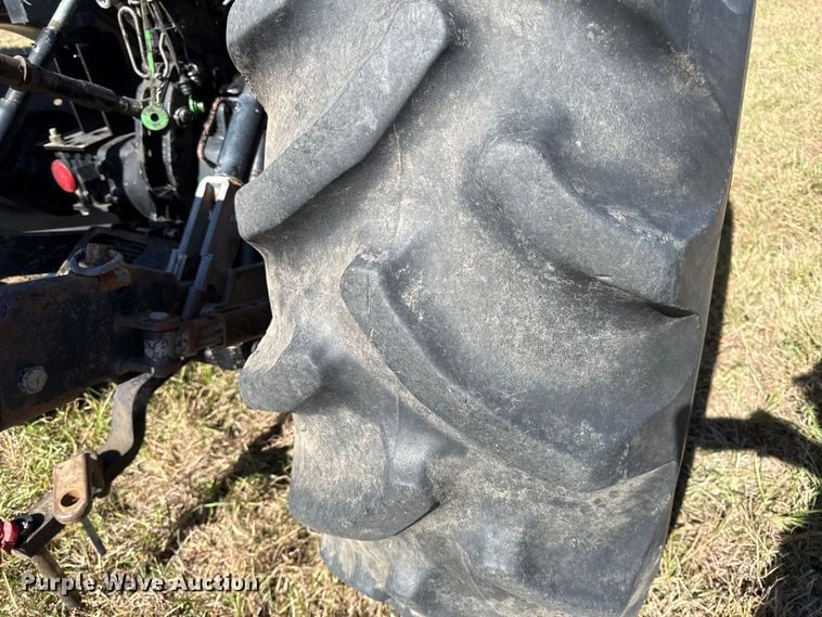 image for item DY8334 1997 Massey Ferguson 4263 tractor