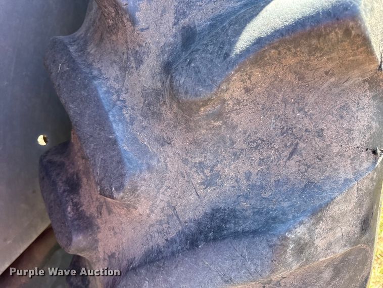 image for item DY8334 1997 Massey Ferguson 4263 tractor