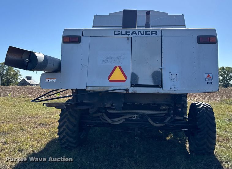 image for item DY8335 1999 Gleaner R62 combine