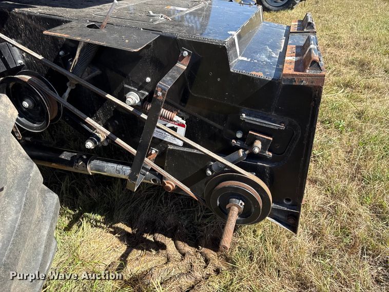 image for item DY8335 1999 Gleaner R62 combine