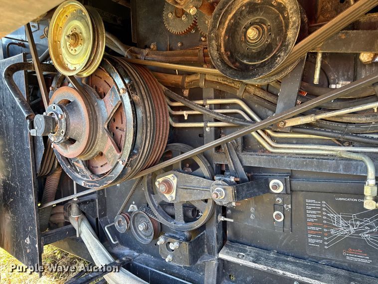 image for item DY8335 1999 Gleaner R62 combine