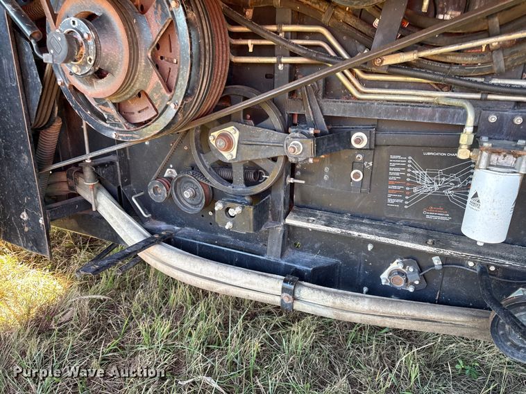 image for item DY8335 1999 Gleaner R62 combine