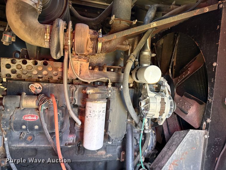 image for item DY8335 1999 Gleaner R62 combine