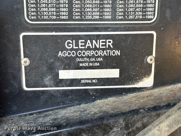 image for item DY8335 1999 Gleaner R62 combine