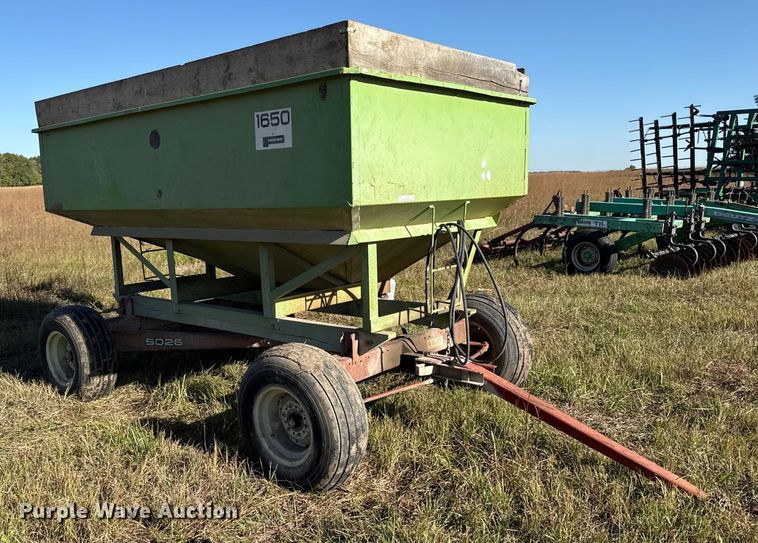 image for item DY8338 Parker 1650 grain cart