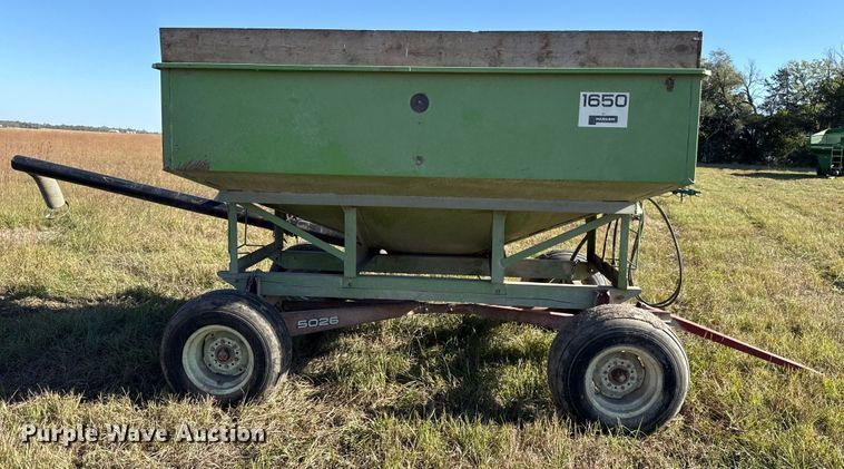 image for item DY8338 Parker 1650 grain cart