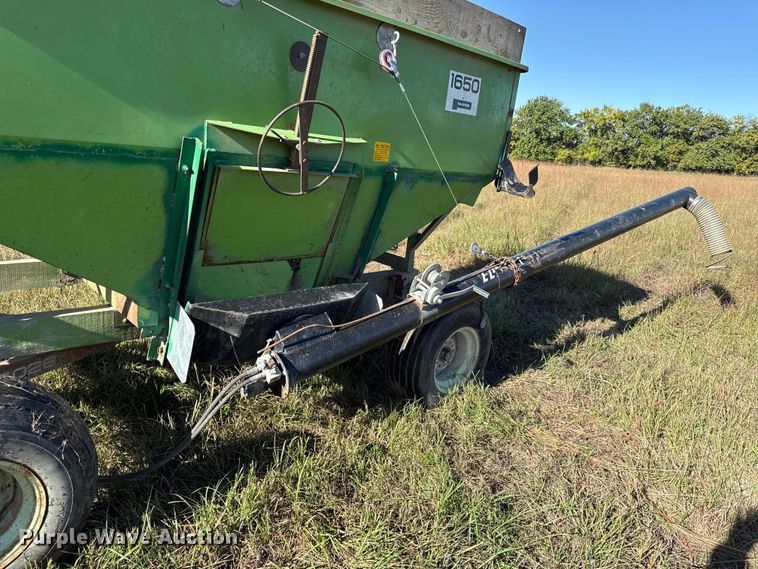 image for item DY8338 Parker 1650 grain cart