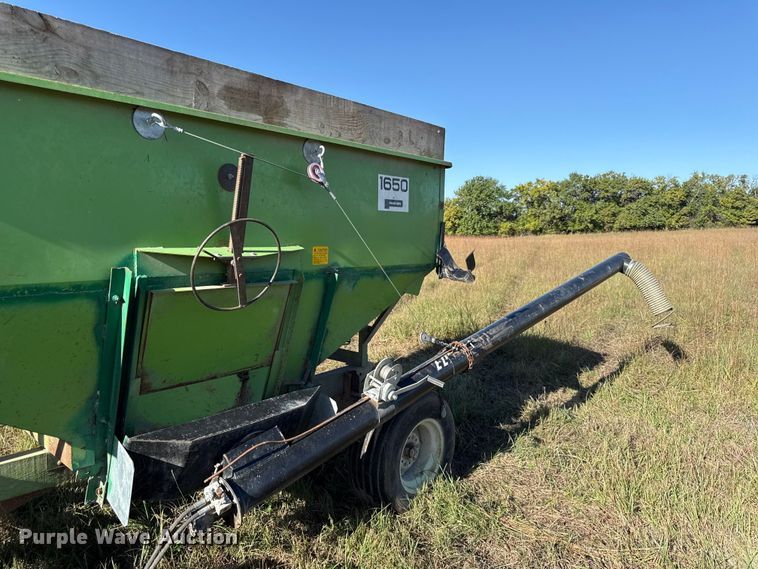 image for item DY8338 Parker 1650 grain cart