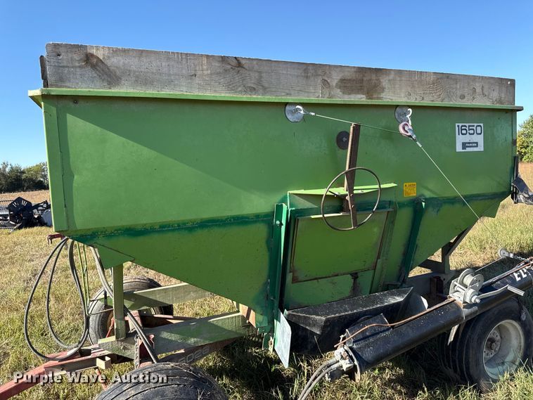 image for item DY8338 Parker 1650 grain cart