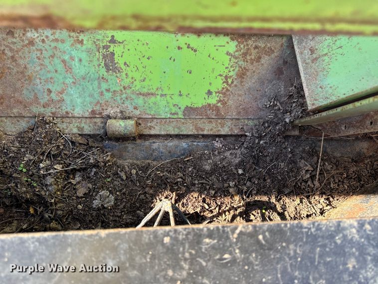 image for item DY8338 Parker 1650 grain cart