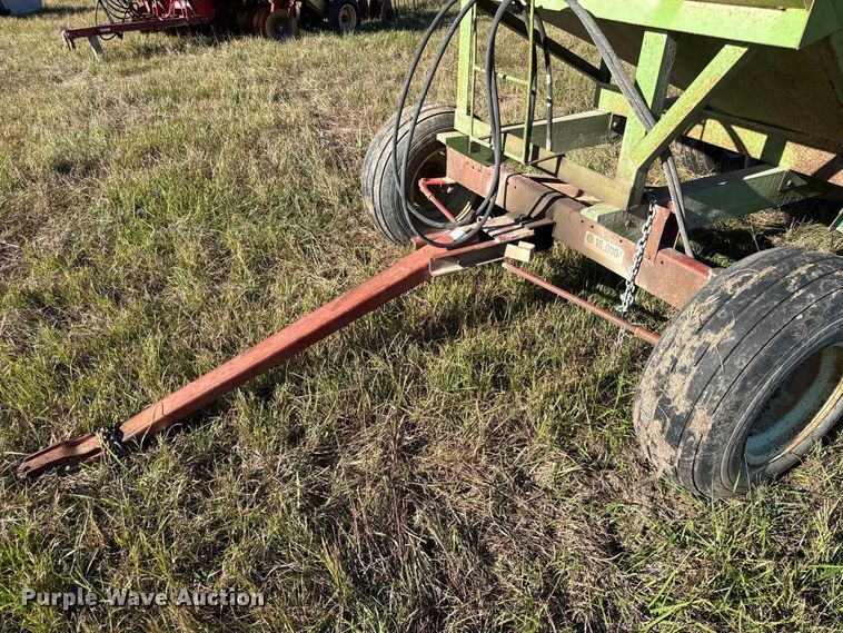 image for item DY8338 Parker 1650 grain cart