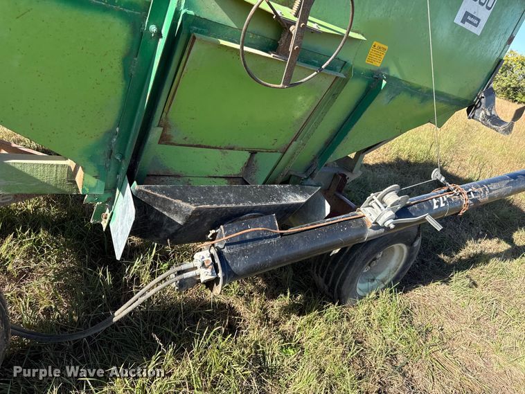 image for item DY8338 Parker 1650 grain cart